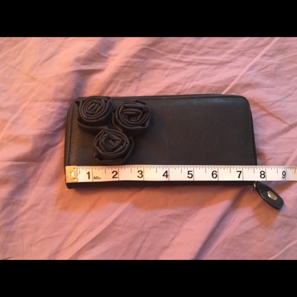 EUC Steve Madden zip around wallet, black PVC - Picture 6 of 7